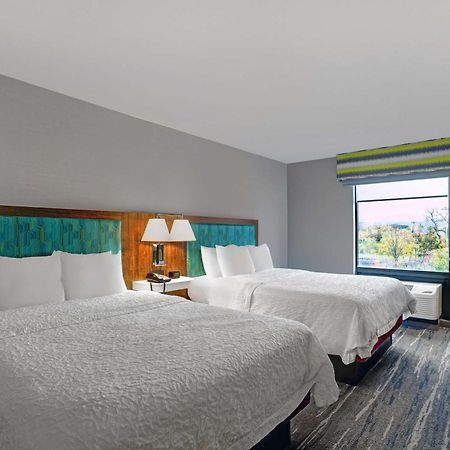 Hampton Inn Utica Exterior photo