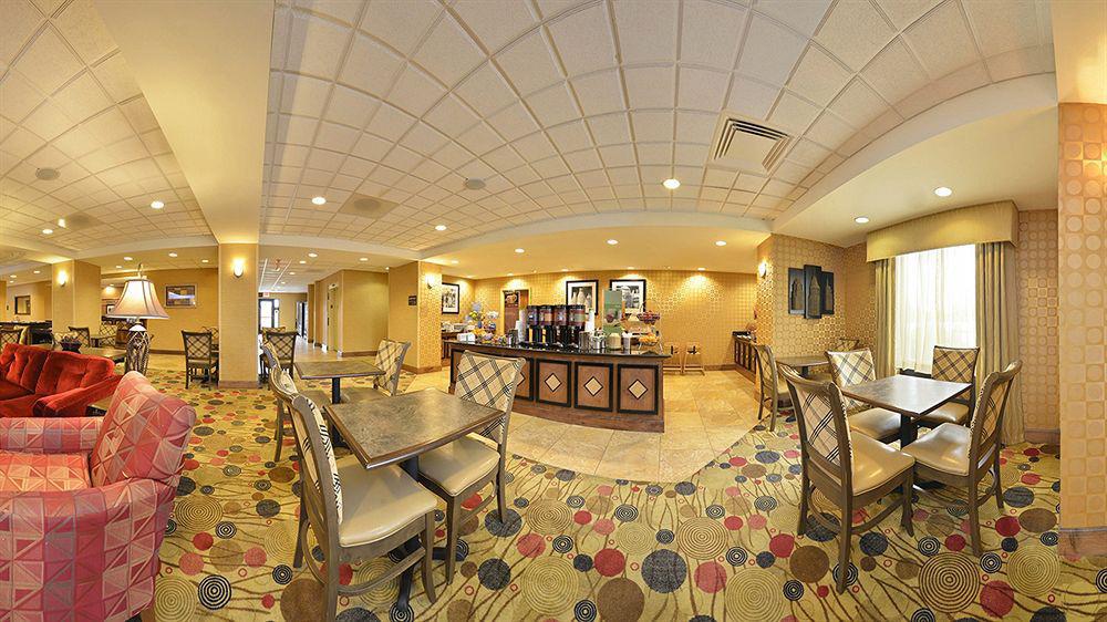 Hampton Inn Utica Exterior photo