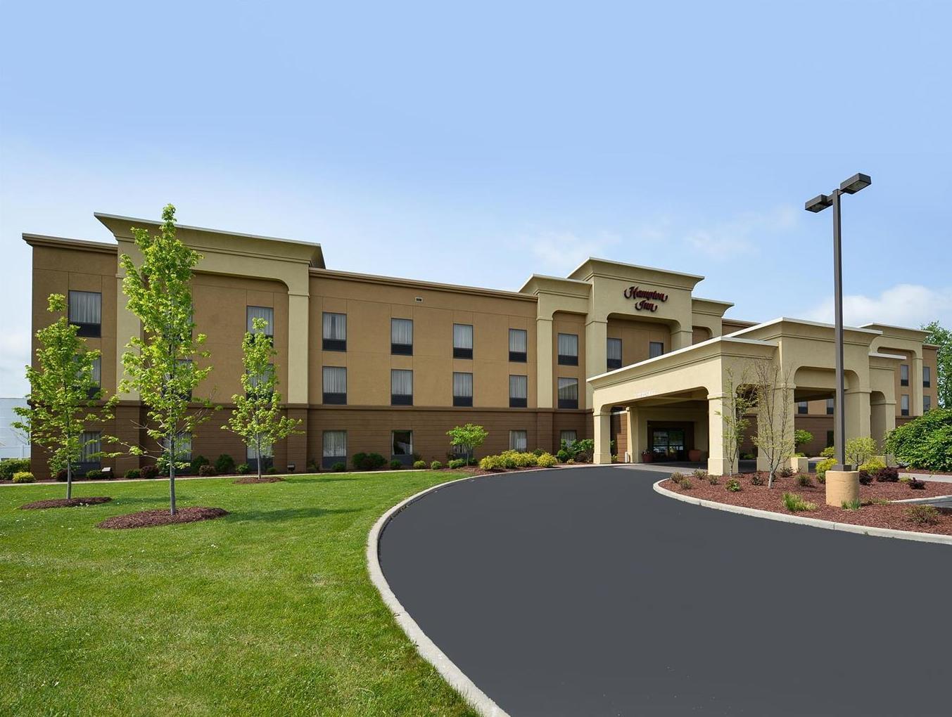 Hampton Inn Utica Exterior photo