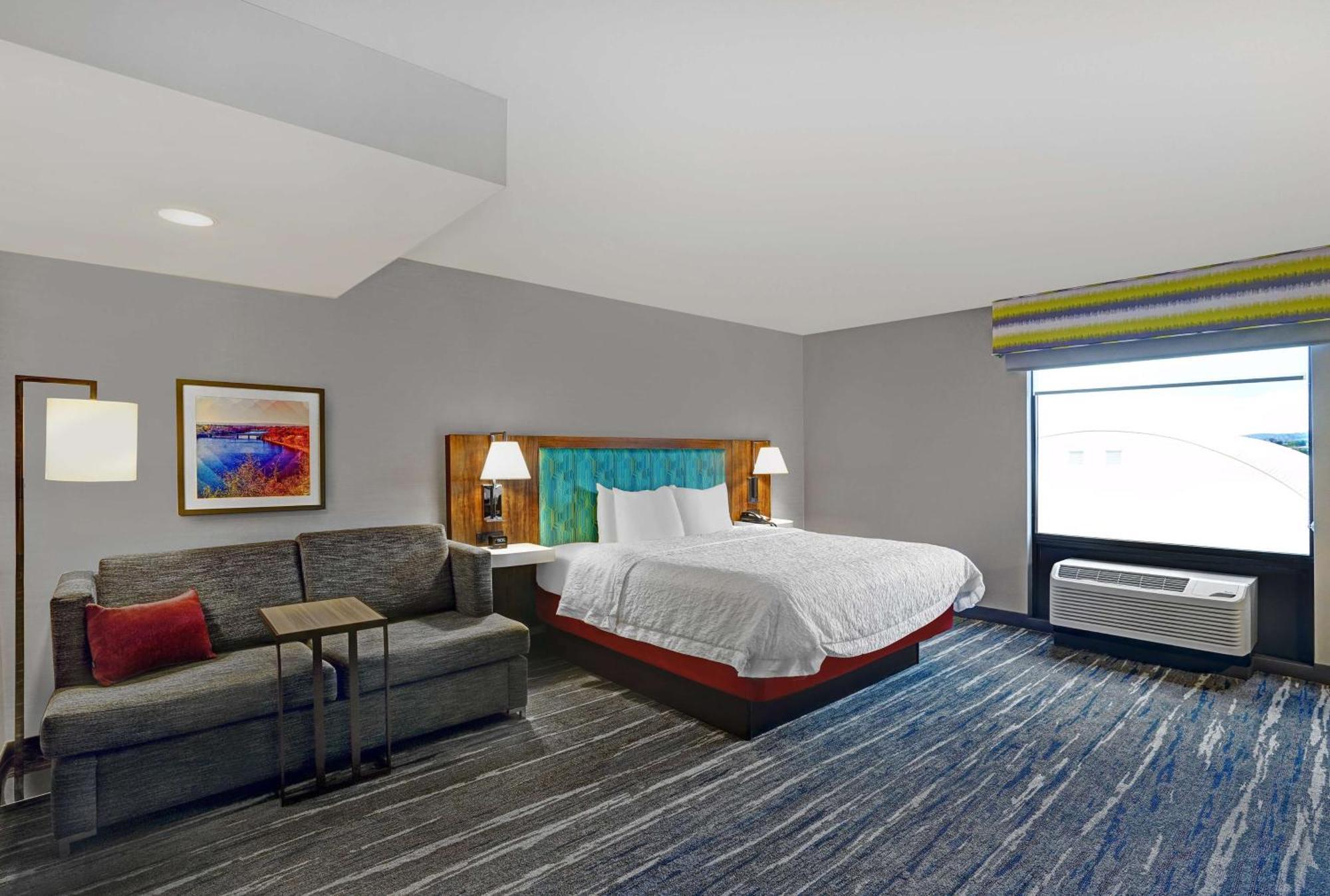 Hampton Inn Utica Exterior photo