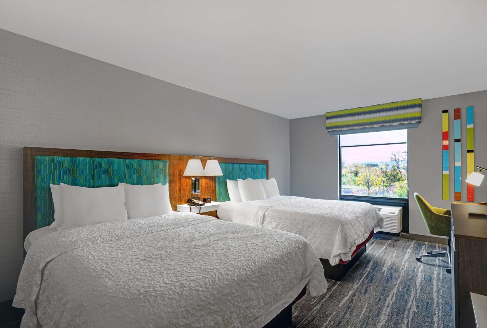 Hampton Inn Utica Exterior photo