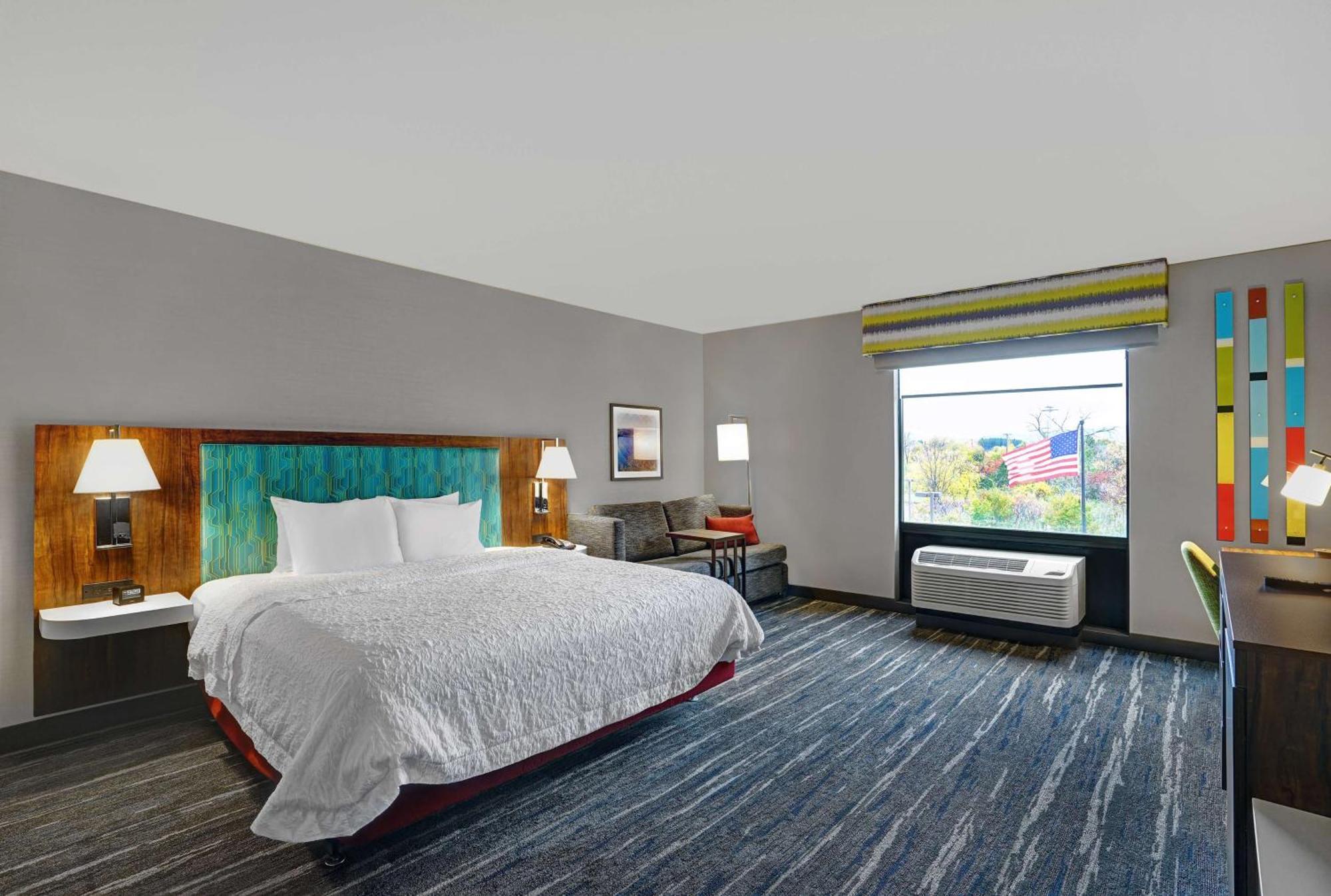 Hampton Inn Utica Exterior photo