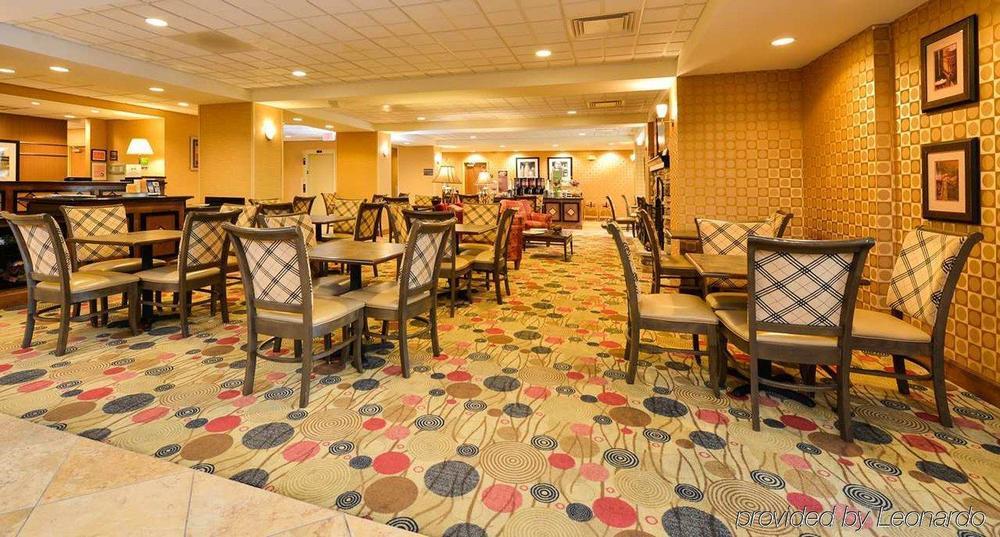 Hampton Inn Utica Exterior photo