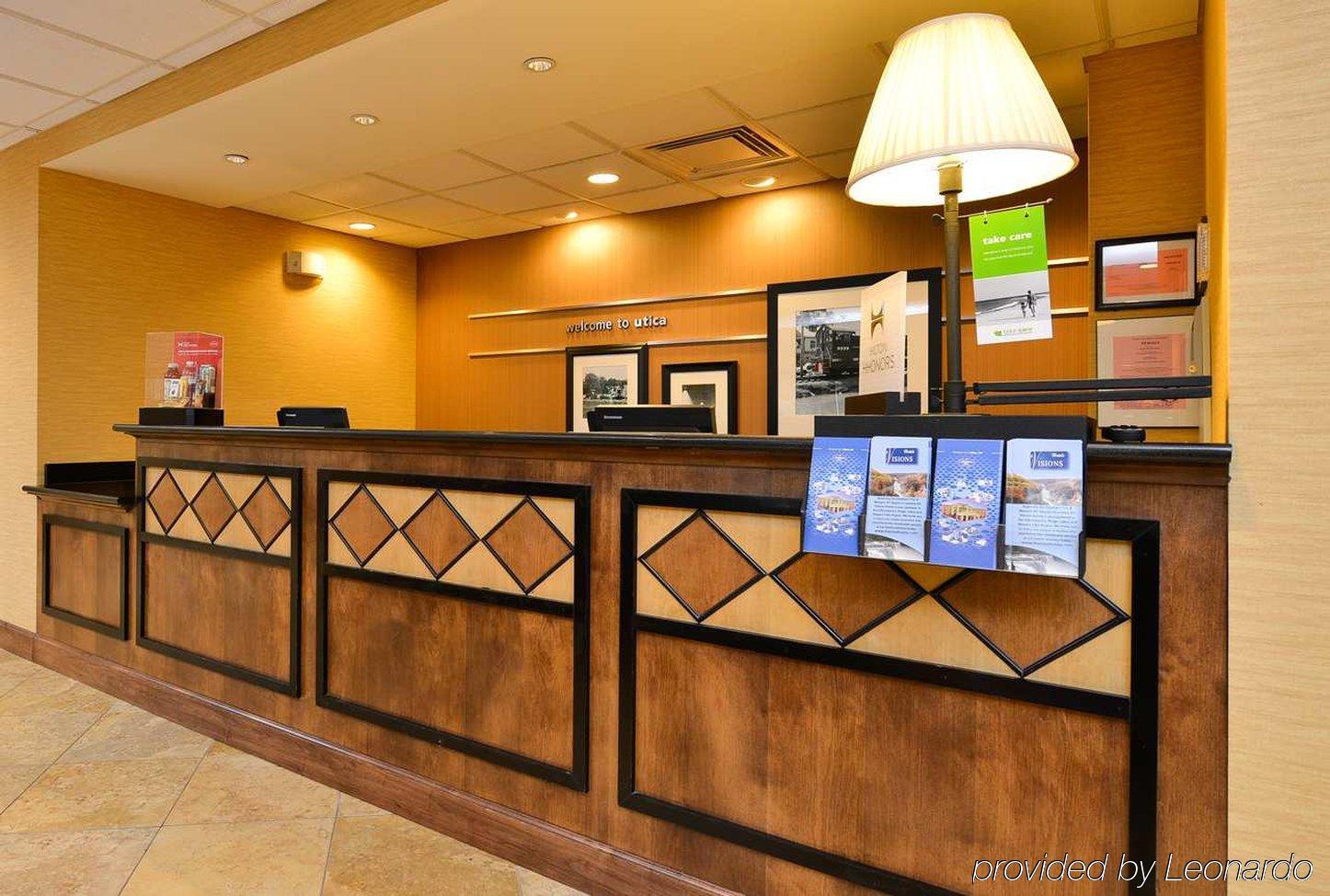 Hampton Inn Utica Exterior photo