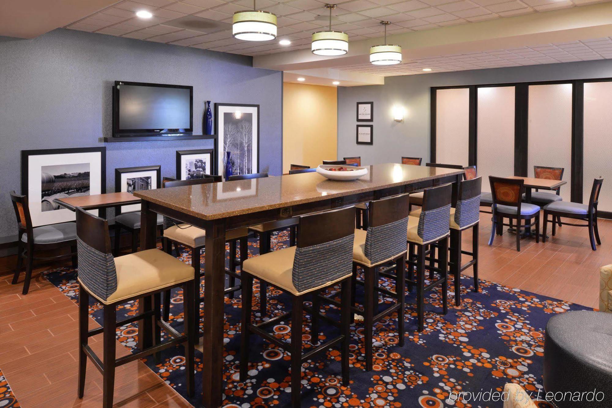 Hampton Inn Utica Exterior photo