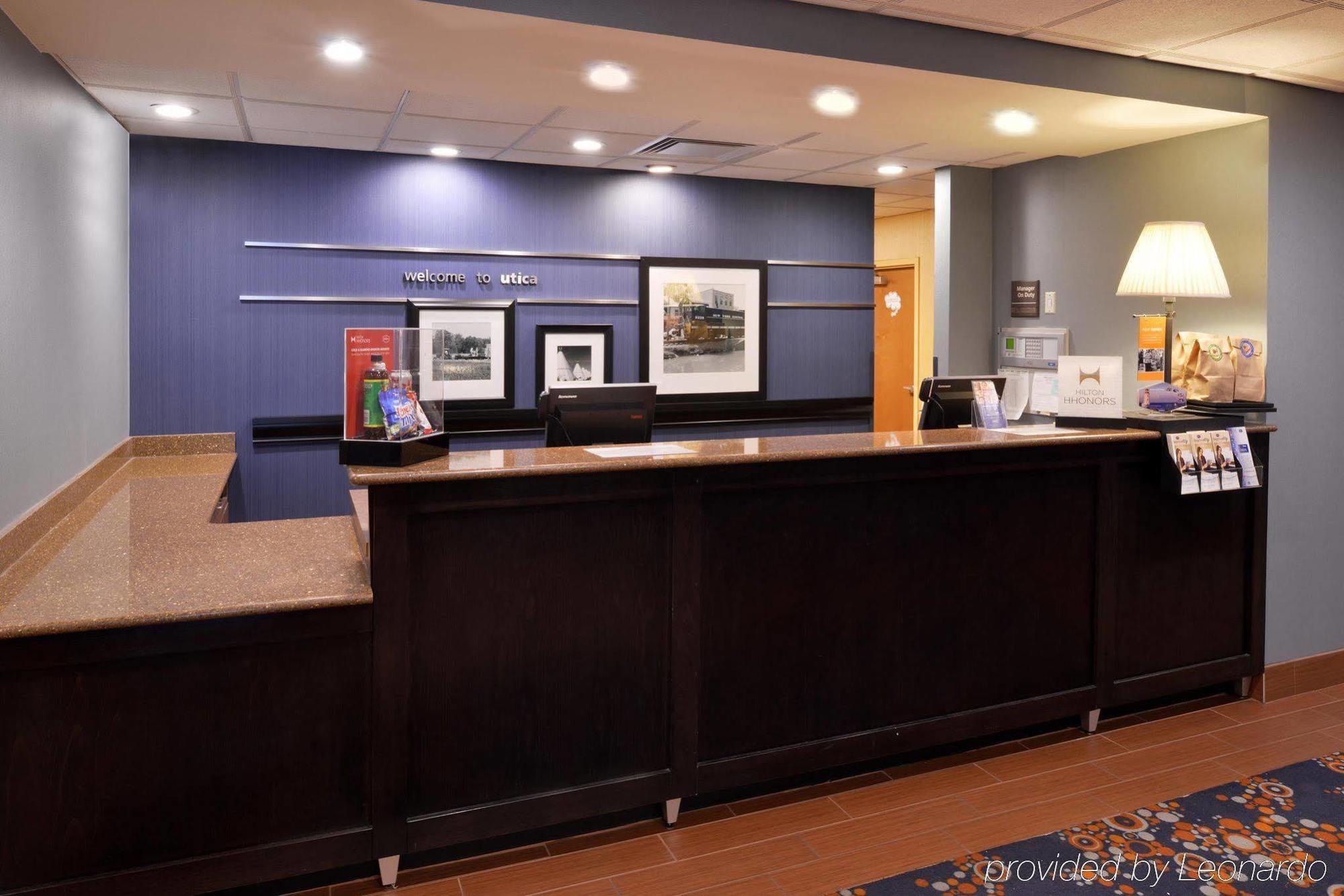 Hampton Inn Utica Exterior photo