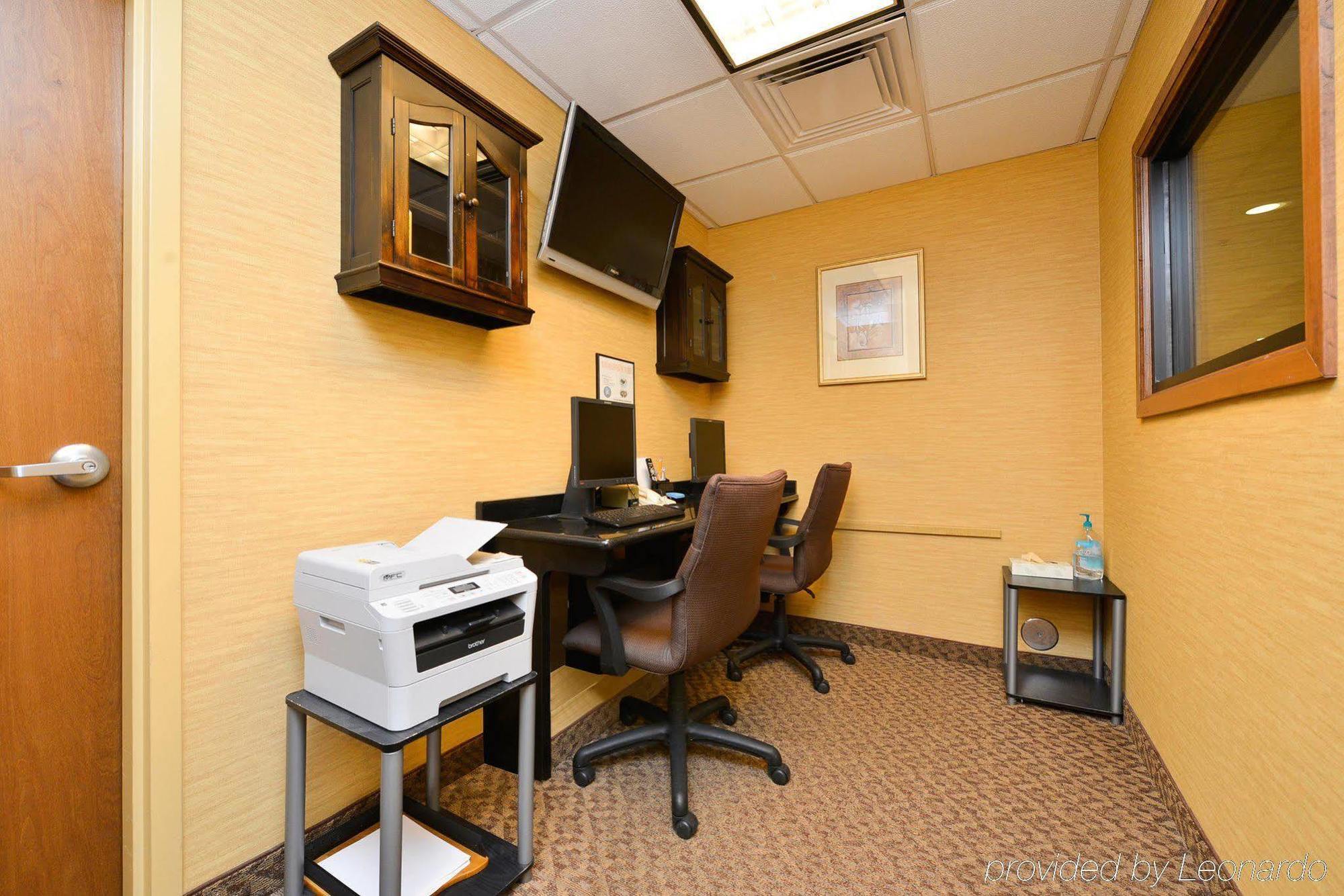 Hampton Inn Utica Exterior photo