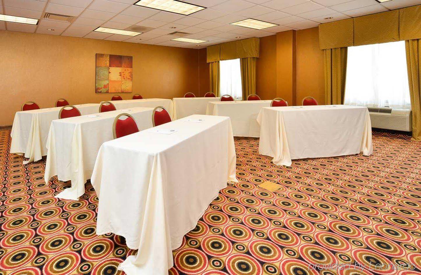 Hampton Inn Utica Exterior photo