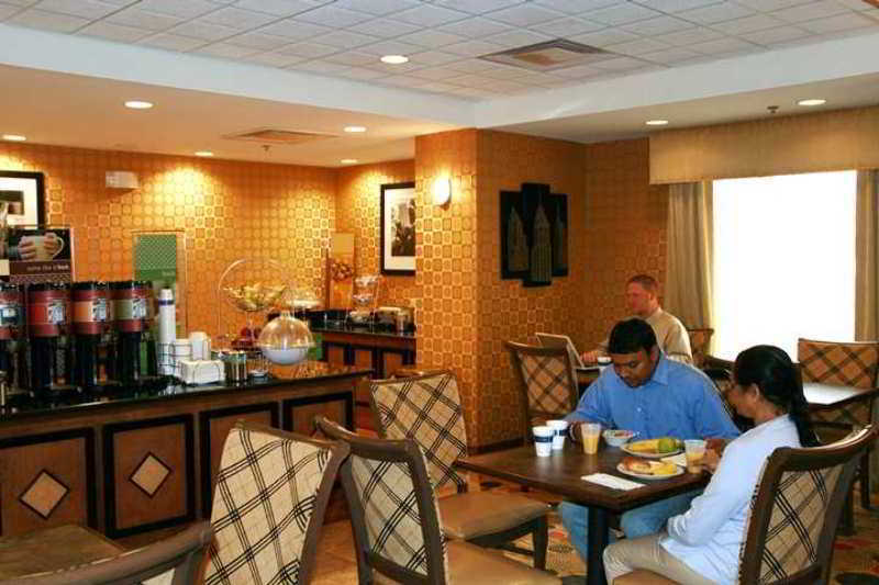 Hampton Inn Utica Restaurant photo