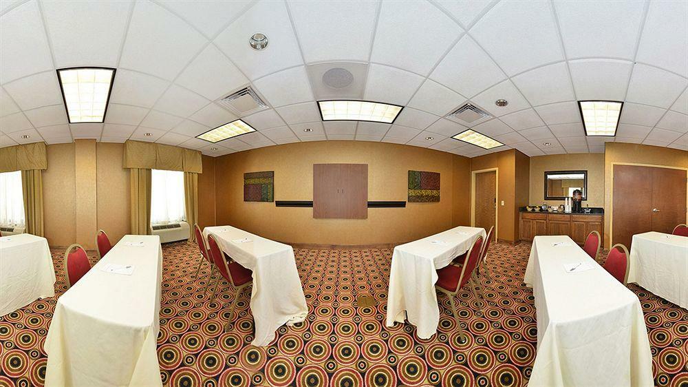 Hampton Inn Utica Exterior photo